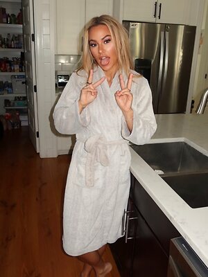 Kindly Myers leaked photo #24