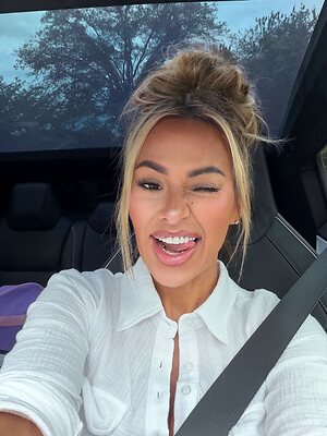 Kindly Myers leaked photo #84
