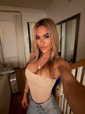 Kindly Myers leaked photo #97
