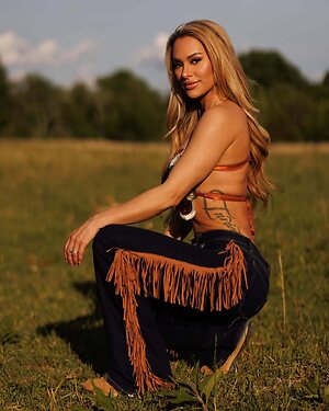 Kindly Myers leaked photo #119