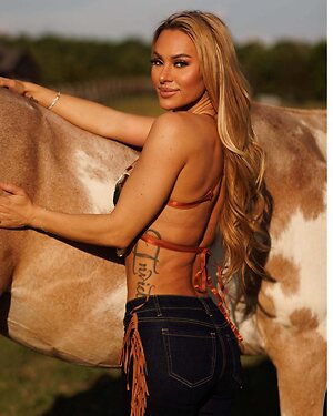 Kindly Myers leaked photo #121