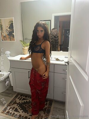 Kinllley Nude Leaked Photo #39