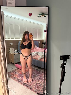 Kira Clark photo