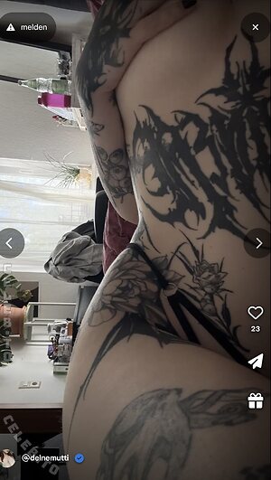 Kira-Julie leaked photo #23