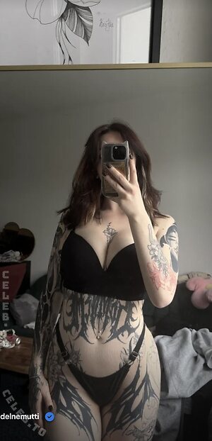 Kira-Julie leaked photo #25