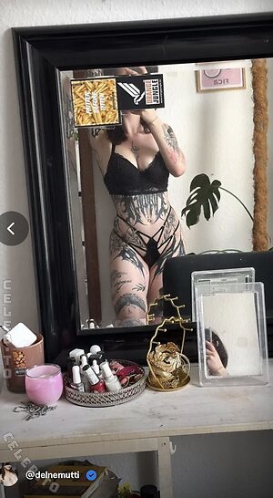 Kira-Julie leaked photo #29