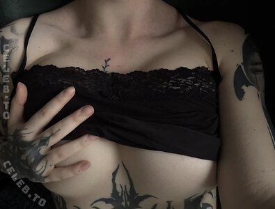 Kira-Julie leaked photo #32