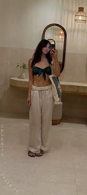 Kira Kosarin Nude Leaked Photo #28