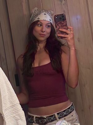 Kira Kosarin leaked photo #119