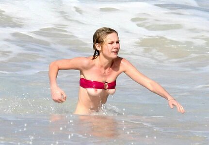 Kirsten Dunst leaked photo #18