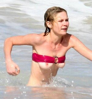 Kirsten Dunst leaked photo #20