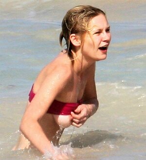 Kirsten Dunst leaked photo #21