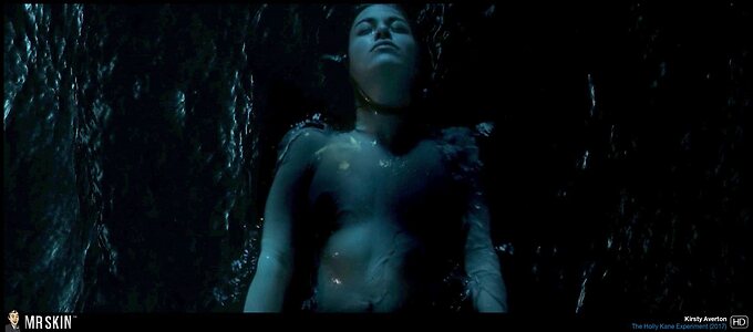 Kirsty Averton leaked photo #5