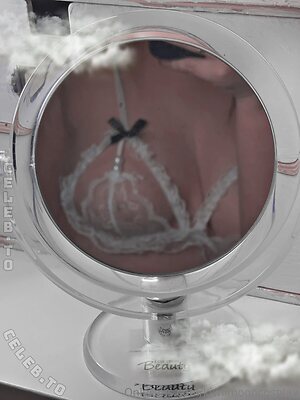 Kiwiimoon Nude Leaked Photo #2