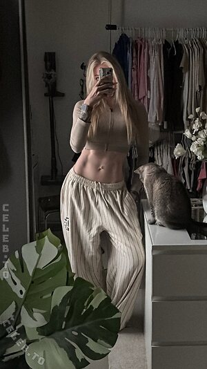 Knatternatter Nude Leaked Photo #2