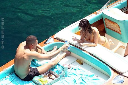 Kourtney Kardashian Nude Leaked Photo #17