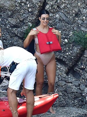 Kourtney Kardashian leaked photo #34