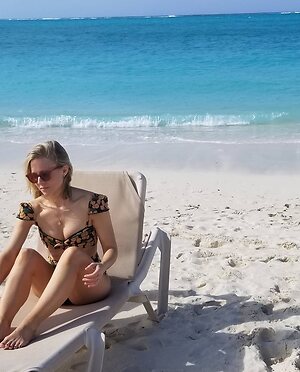 Kristen Bell Hot