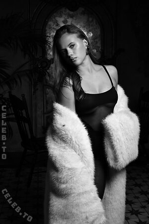 Kristyna Shmidt Nude Leaked Photo #7