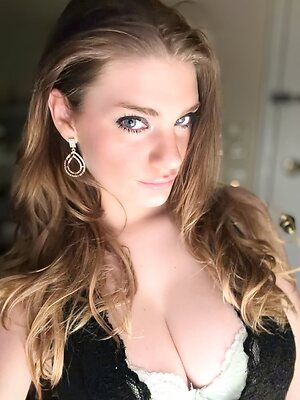 krystalhop · Kristyn Hopkins leaked photo #9