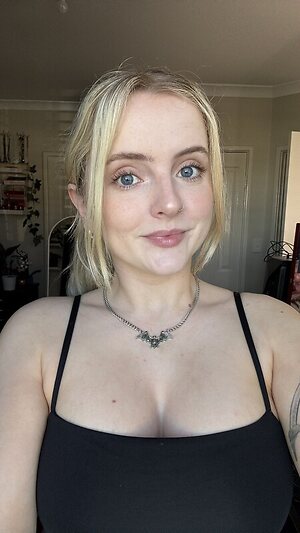 Krysttl leaked photo #3