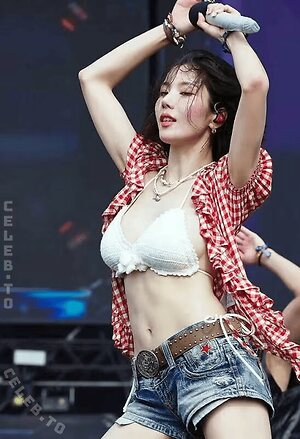Kwon Eun-bi leaked photo #4