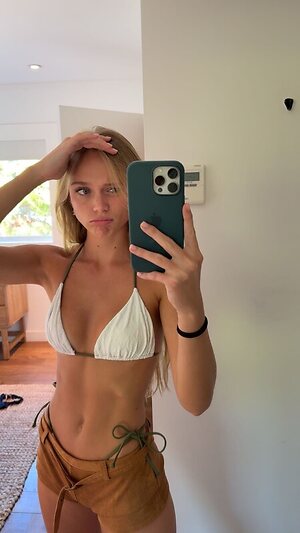 Kyla Dodds leaked photo #91