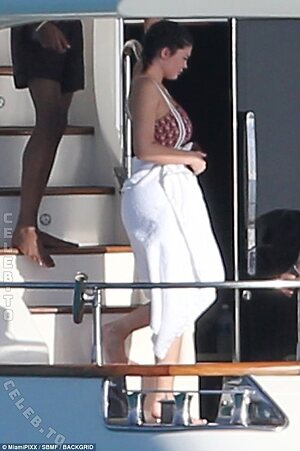 Kylie Jenner Nude Leaked Photo #53