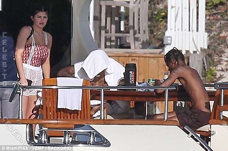 Kylie Jenner Nude Leaked Photo #54