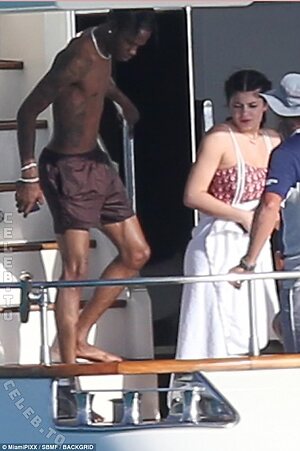 Kylie Jenner Nude Leaked Photo #59