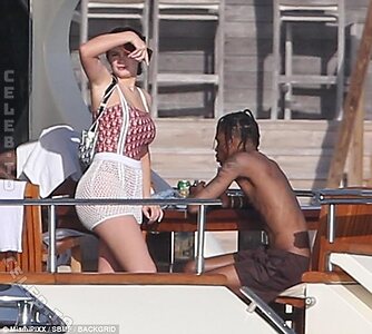 Kylie Jenner Nude Leaked Photo #61