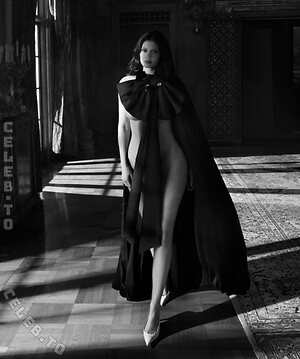 Kylie Jenner Nude Leaked Photo #69