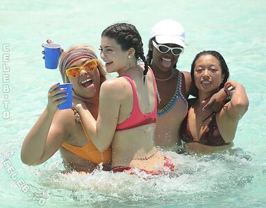 Kylie Jenner Nude Leaked Photo #108