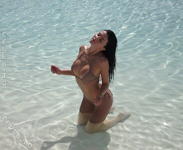 Kylie Jenner Nude Leaked Photo #116