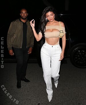 Kylie Jenner Nude Leaked Photo #122