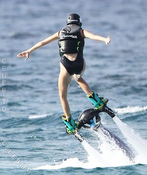 Kylie Jenner Nude Leaked Photo #133