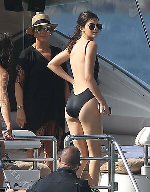 Kylie Jenner Nude Leaked Photo #134