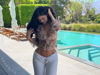 Kylie Jenner Nude Leaked Photo #189