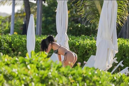 Kylie Jenner Nude Leaked Photo #300
