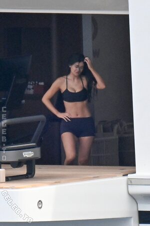 Kylie Jenner Nude Leaked Photo #493