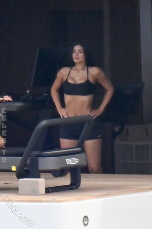 Kylie Jenner Nude Leaked Photo #494