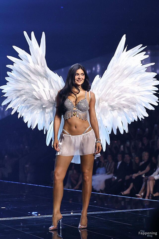 Kylie Jenner leaked photos