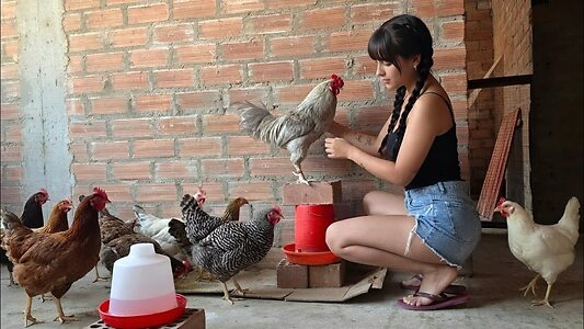 La criadora de gallinas leaked photo #3