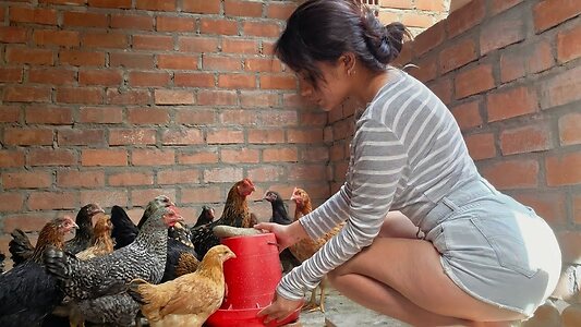 La criadora de gallinas leaked photo #6