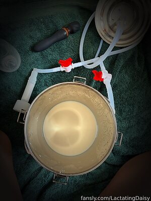 LactatingDaisy leaked photo #2