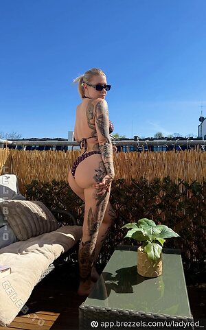 lady.red._ Nude Leaked Photo #2