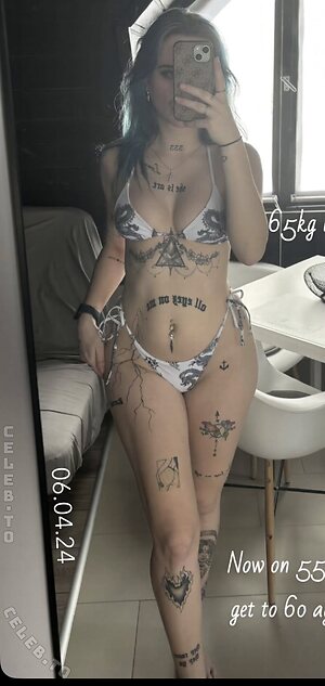 laechle Nude Leaked Photo #10