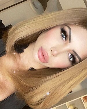 lala.vybes leaked photo #2