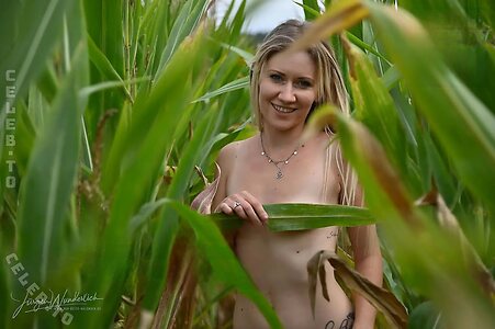 landmaedel_sylvi Nude Leaked Photo #2