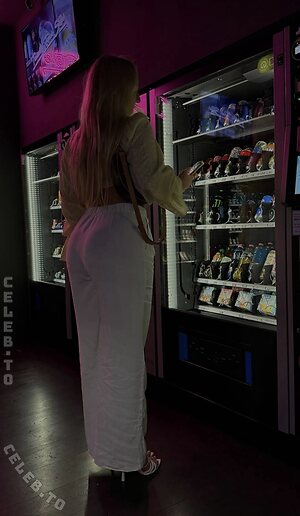 Lara-Charlottee Nude Leaked Photo #4